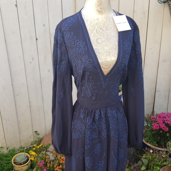 Honey Punch open back Maxi -Dress 💙 - Picture 3 of 8